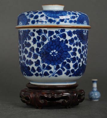 Kangxi (1662-1722) - Pot - Pioenen, Chrysanten en loof -