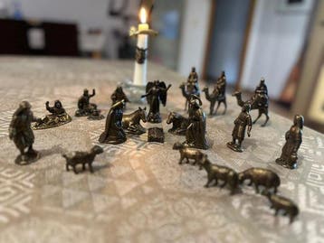 Kerststal (27) - Gepatineerd brons - Prachtig Belén Bronce, Antiek en Kunst