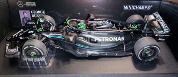 Minichamps 1:18 - Modelauto - MERCEDES -AMG PETRONAS FORMULA, Nieuw