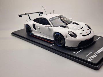 IXO 1:18 - Modelauto - Porsche 911 RSR Plain body edition -, Hobby en Vrije tijd, Nieuw