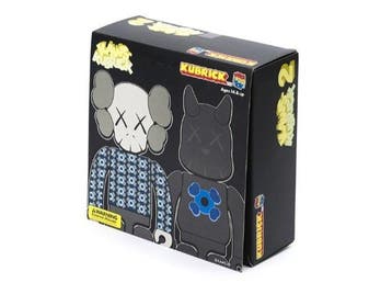 Kaws (1974) - Bus Stop Suite 2 - Medicom Toy - Kubrick -