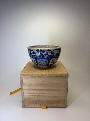 Japanse Kutani-stijl blauw-witte chawan – Landschap en