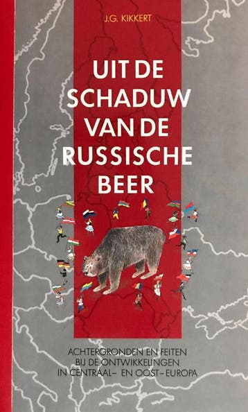 UIT DE SCHADUW VAN DE RUSSISCHE BEE - Kikkert 9789027427045, Boeken, Verzenden, Gelezen, Kikkert