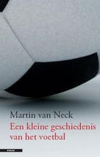 Een kleine geschiedenis van het voetballen | 9789045013022 |, Boeken, Zo goed als nieuw, NECK, Martin van
