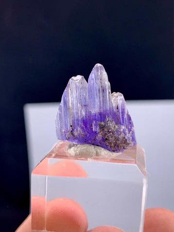 Tanzaniet Kristal - Hoogte: 21 cm - Breedte: 20 cm- 5 g -, Verzamelen, Mineralen en Fossielen