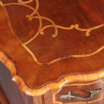 Rococo commode ca 1745 orgelgebogen en met rijk inlegwerk No, Antiek en Kunst, Antiek | Meubels | Kasten, Ophalen of Verzenden