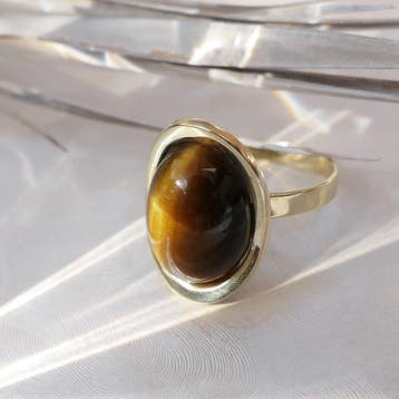 Gouden ring met tijgeroog., 18 tot 19, Gebruikt, Ophalen of Verzenden, Met edelsteen