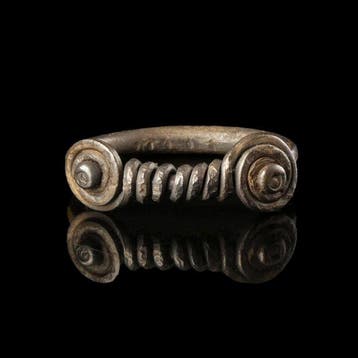 Keltisch Zilver Ring met spiraalvormige knopen