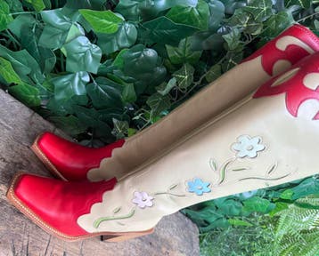 prachtige vintage flowerlaarzen van Sendra maat 38, Kleding | Dames, Schoenen, Beige, Nieuw, Ophalen of Verzenden, Hoge laarzen