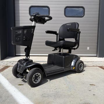 Scootmobiel Revo 2.0 4-wiel | Pride (nieuwe accus), Ophalen of Verzenden, Gebruikt, Pride, 10 km/u of minder