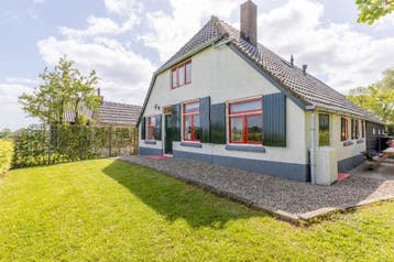 ** Vakantie Veluwe ** Boerderij Woning Vakantiehuis Huisje *, Aan meer of rivier, 4 of meer slaapkamers, Huisdier toegestaan, Landelijk