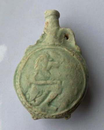Oud-Egyptisch Faience Nieuwjaarsfles met afbeelding van