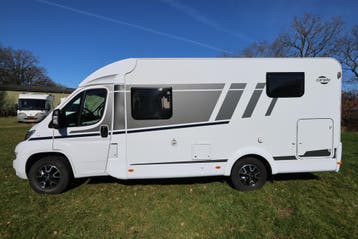 Carado Capron V337 Pro  - Complete en Comfortabele Camper, Caravans en Kamperen, Campers, Standaard zit, Ringverwarming, Tot en met 2