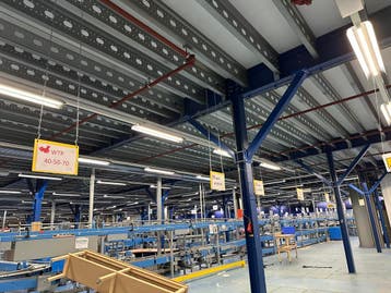 Unieke robuuste entresolvloer 17,340 x 7,519 meter, Ophalen