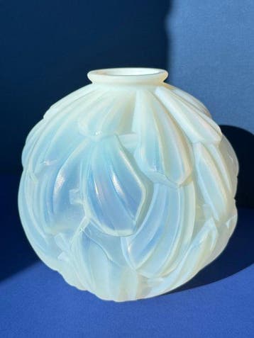 Carrillo - Vaas - Glas - Art Deco opalescerende vaas