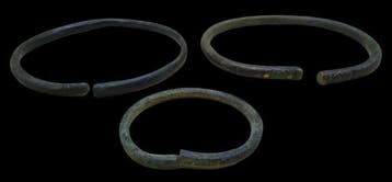 Viking periode collectie bronzen armbanden, slangenkoppen