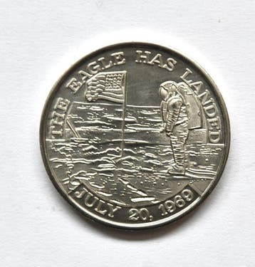 Medal Flown medallion bevat metaal van de ruimtevaartuigen