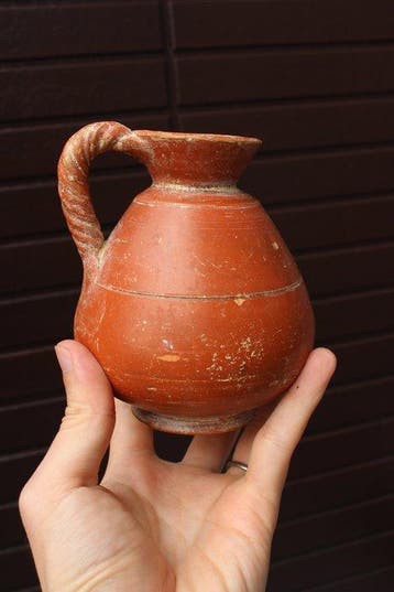 Oud-Romeins Terracotta kruik met gedraaid handvat - 12 cm