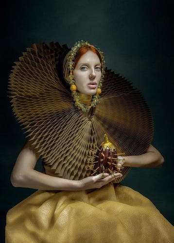 Elena Paraskeva - THE PRICKLY QUEEN (Baryta Silk)- XL