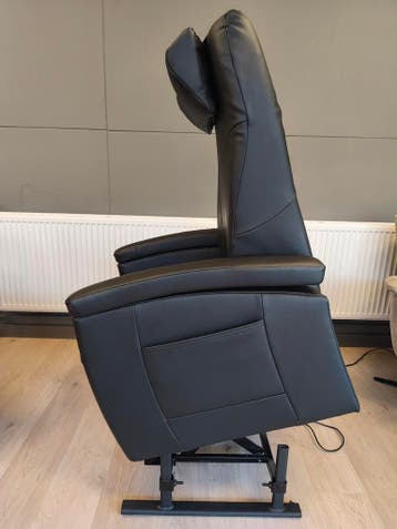 Fitform vario 570 sta op stoel in zwart kunst leer, Fitform sta op en relaxstoelen, de beste kwaliteit!, Gebruikt, Minder dan 75 cm