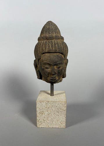 Oud-Khmer Steen Hoofd van een Khmer-godheid, Angkor-Wat,