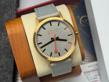 Mondaine - Classic Swiss-made Quartz - Zonder minimumprijs -, Nieuw