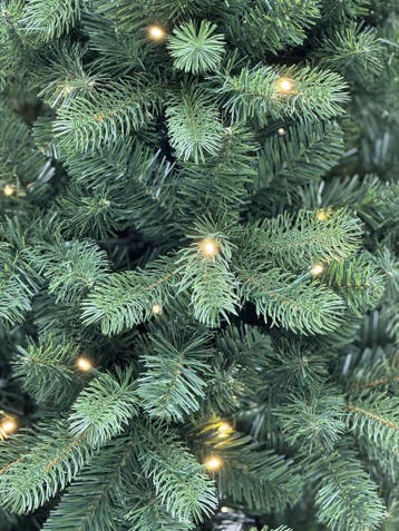 XMS-Trees Kunstkerstboom Banff H180xØ81cm inclusief LED, Diversen, Ophalen of Verzenden, Nieuw