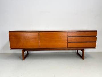 Vintage dressoirs van JUenJU., Zo goed als nieuw, Teakhout, Vintage, Met deur(en)