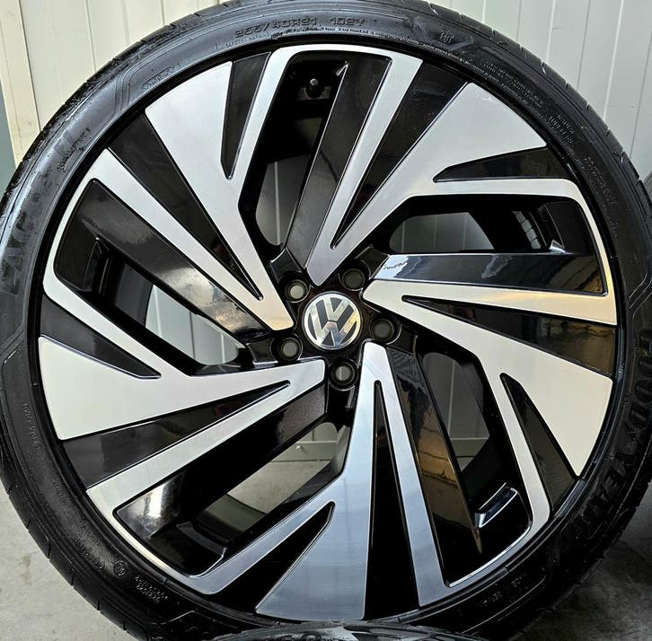 Volkswagen ID4 ID5 ID6 Enyaq Q4 Narvik 21 inch zomerbanden, Auto-onderdelen, Banden en Velgen, 21 inch, Zomerbanden, 235 mm, Personenwagen