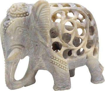 sculptuur, Hand Carved Soapstone Elephant Sculpture – Mother, Antiek en Kunst