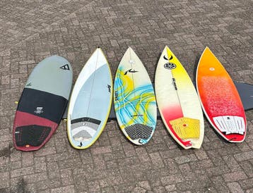 Garage sale  moet leeg cashdeals heeeeeeel veel boards, Ophalen, Zo goed als nieuw, Met vinnen