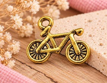 4 x Metalen bedels fiets 16 x 14,5 mm – oogje 2,2 mm – g, Ophalen of Verzenden, Nieuw, Kraal