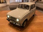 Altaya 1:8 - Modelauto - Renault 4L, Nieuw