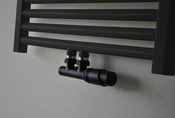 Radiator Onderblok Wiesbaden Haaks Rechts Mat Zwart (Voor, Doe-het-zelf en Verbouw, Sanitair, Bad, Nieuw, Ophalen of Verzenden