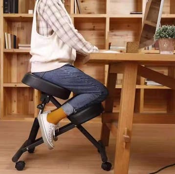 Ergonomische kniestoel zwart verstelbaar met wielen en pomp, Verzenden, Zwart, Nieuw, Bureaukruk