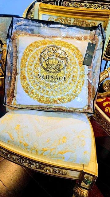 Versace - Kussen, Huis en Inrichting, Nieuw