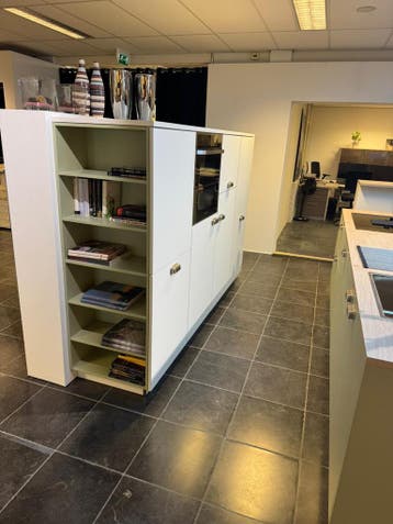Nolte Showroom keuken – Softlack Avocado / Wit – Compleet, Nieuw, Wit, Overige typen, Met kookeiland
