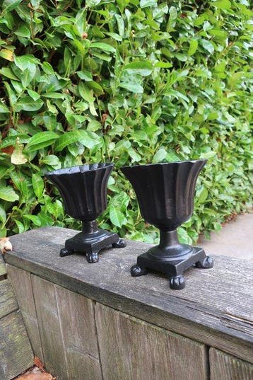 Jardinière (2) - Gietijzer - set tuinvazen, Antiek en Kunst, Curiosa en Brocante