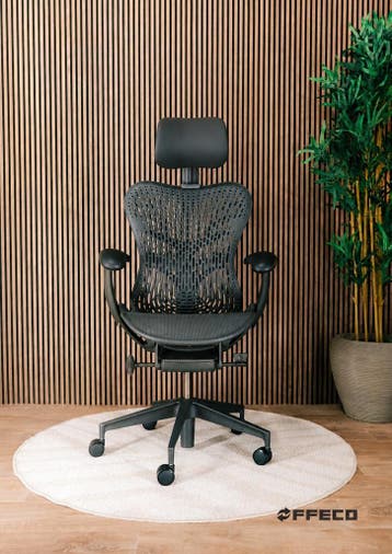 Refurbished Herman Miller Mirra 2 Met Verstelbare Hoofdsteun, Huis en Inrichting, Bureaustoelen, Verzenden, Zwart, Zo goed als nieuw