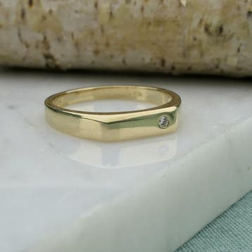 Gouden Jeunesse pinkring met diamant; 0,015 ct., Gebruikt, Heer, Ophalen of Verzenden, 17 tot 18