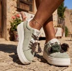 Summer green Suedine Sneakers met Flosjes mt 36 t/m 41, Kleding | Dames, Schoenen, Ophalen of Verzenden, Nieuw, Groen, Sneakers of Gympen