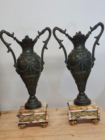 Vaas (2) - Legering - Louis xvi stijl