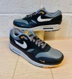 Nike - AM1 Black Grey Orange Magma P45,5 - Sneakers - Maat:, Nieuw