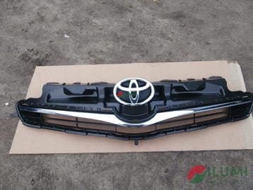 Atrapa + logo TOYOTA Verso S, Verzenden, Gebruikt