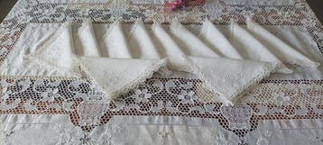 Kunstwerk! Ceremoniële doek met fijne Venetiaanse kant en