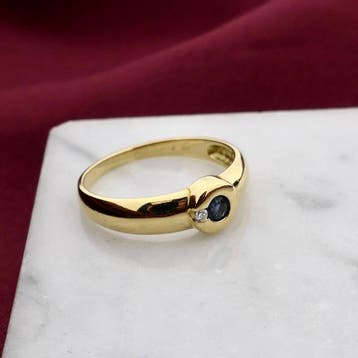 Gouden ring met saffier en diamant; 0,01 ct., Sieraden, Tassen en Uiterlijk, Ringen, Gebruikt, Overige kleuren, Ophalen of Verzenden