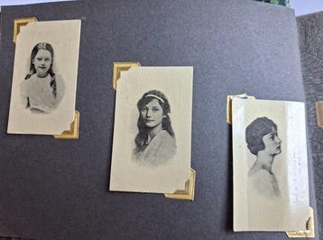 Collectie van memorabilia - Album 67 chromos Reine Astrid -, Antiek en Kunst