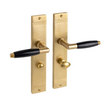 Deurklink Retro op schild met wc slot, messing getrommeld, Ophalen of Verzenden, Nieuw, Koper of Messing, Klink of Kruk