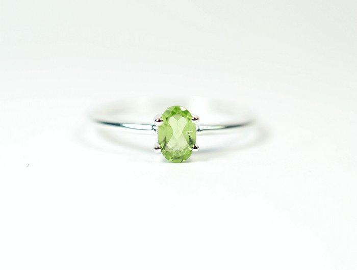Peridot Ring / nieuw- 1.2 g - (1), Verzamelen, Mineralen en Fossielen