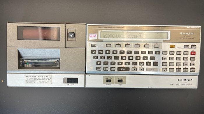 Sharp - Rekenmachine - 1980-1990 - Sharp PC-1500 Pocket PC, Spelcomputers en Games, Spelcomputers | Overige Accessoires
